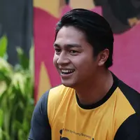 "Itu malah yang buat relasi jadi ga sehat. Di sini saya coba ngasih ke penonton bahwa jomblo tetap happy," tambah Hanung. (Deki Prayoga/Bintang.com)