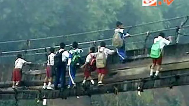 120121cjembatan-lebak.jpg