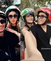 Pasangan&nbsp;Bunga Citra Lestari-Tiko Aryawardhana dan Aaliyah Massaid-Thariq Halilintar Naik Motor Vespa saat Honeymoon di Italia. [Instagram]