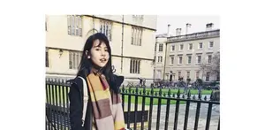 Maudy Ayunda sedang mempersiapkan diri untuk tugas akhirnya di Universitas Oxford, Inggris. Tetapi ada yang unik dengan cara ujian di Inggris, seperti apa cara Maudy melaluinya?