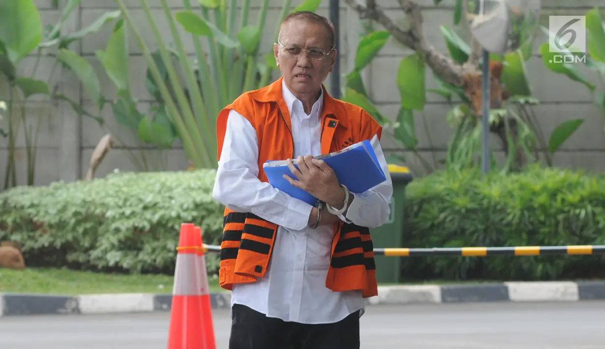 Direktur PT Cahaya Prima Cemerlang Freddy Lumban Tobing tiba untuk menjalani pemeriksaan di Gedung KPK, Jakarta, Kamis (13/6/2019). Freddy diperiksa sebagai tersangka kasus dugaan korupsi pengadaan regent dan consumable penanganan virus flu burung di Kementerian Kesehatan. (merdeka.com/Dwi Narwoko)