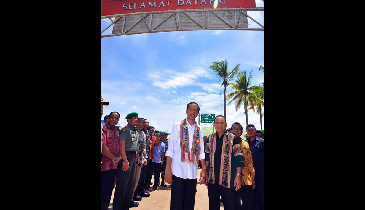 Presiden Joko Widodo saat berada di perbatasan Indonesia - Timor Leste, NTT, Sabtu (20/12/2014). (Rumgapres/Agus Suparto)
