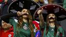 Pesona kecantikan wanita suporter Meksiko. (REUTERS/Ivan Alvarado)