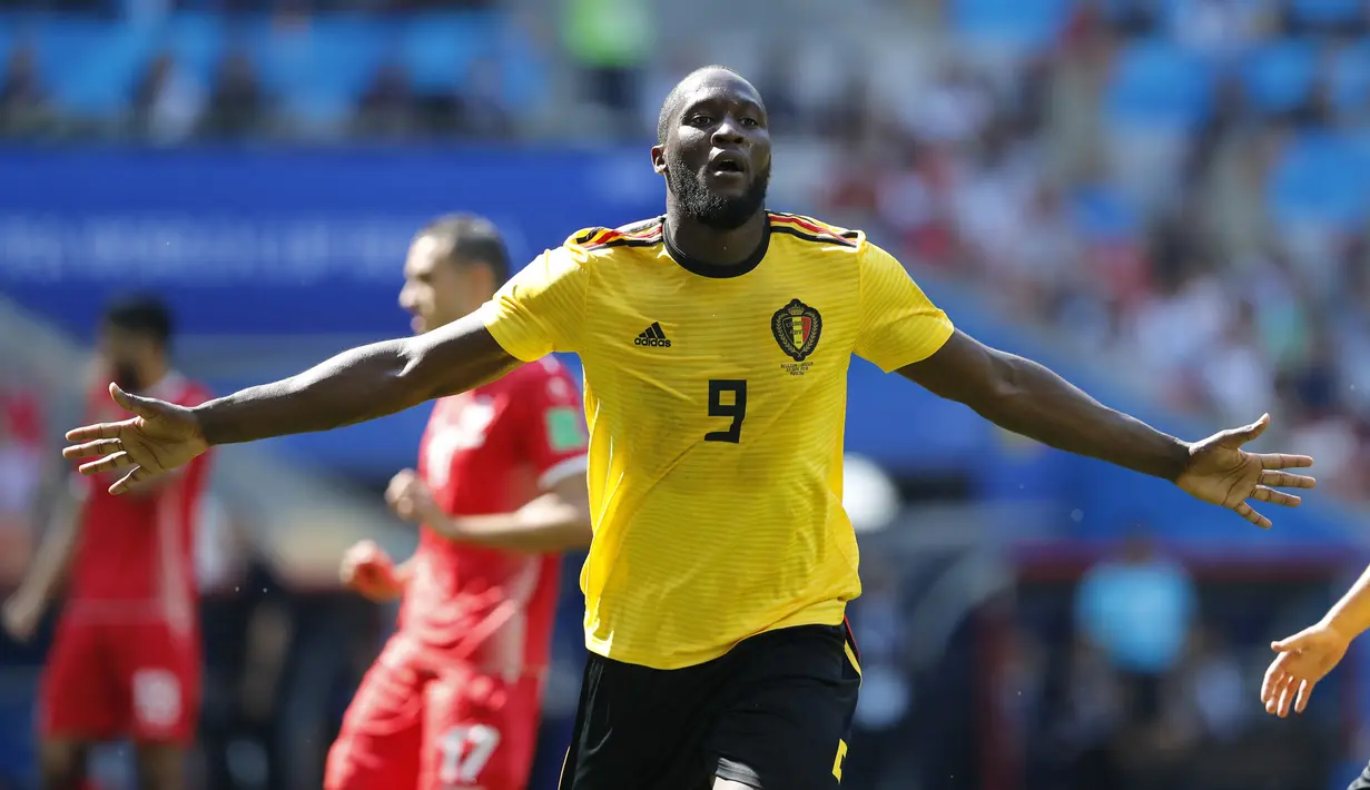 Striker Belgia, Romelu Lukaku, merayakan gol yang dicetaknya ke gawang Tunisia pada laga grup G Piala Dunia di Stadion Spartak, Moskow, Sabtu (23/6/2018). Belgia menang 5-2 atas Tunisia. (AP/Hassan Ammar)