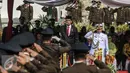 Presiden Jokowi (ketiga kanan) memberi penghormatan saat upacara Peringatan Hari Bhakti Adhyaksa ke-55 di Kejaksaan Agung, Jakarta, Rabu (22/7/2015). Tema hari Bhakti Adhyaksa ke-55 'Tingkatkan Kinerja, Bela Anak Bangsa.' (Liputan6.com/Faizal Fanani) 