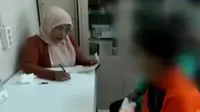 Remaja Berkelamin Ganda Berjuang Mencari Jati Diri