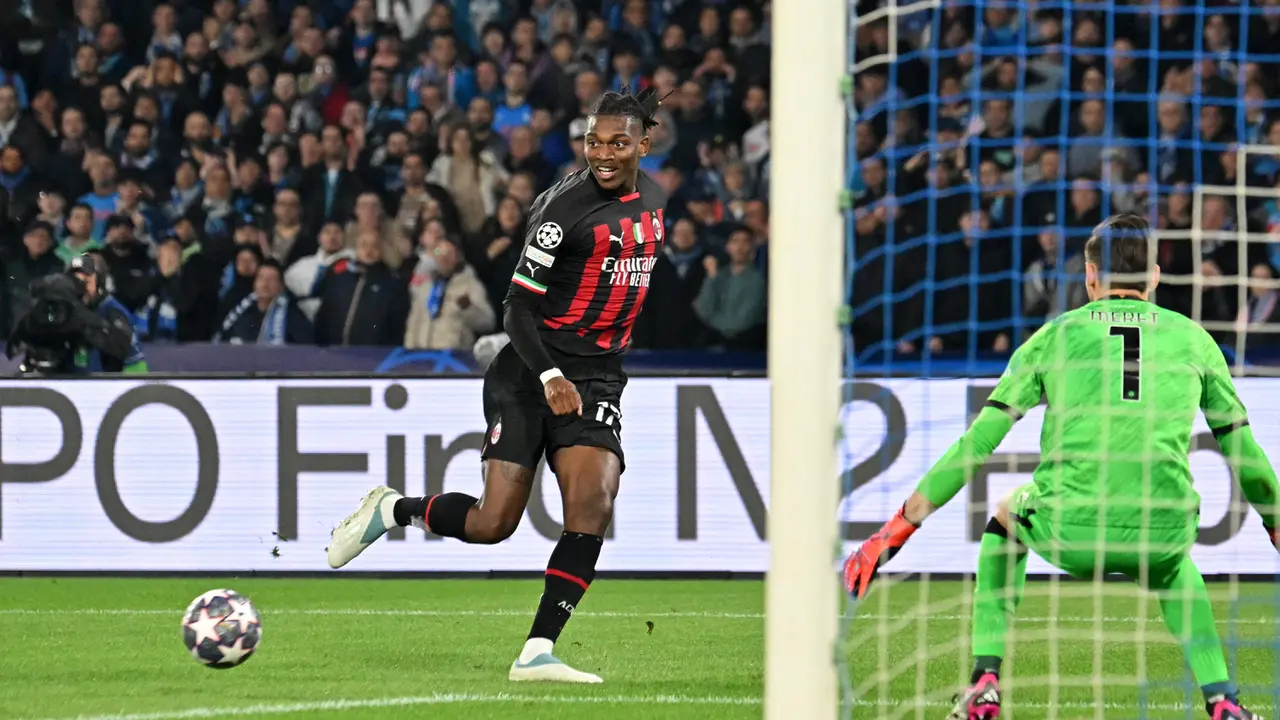 Foto: Melihat Aksi Rafael Leao dan Mike Maignan Saat Membawa AC Milan Menyingkirkan Napoli di Liga Champions