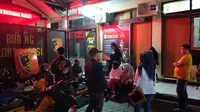 Belasan korban investasi bodong melapor ke Polres Sukabumi Kota (Liputan6.com/Fira Syahrin).