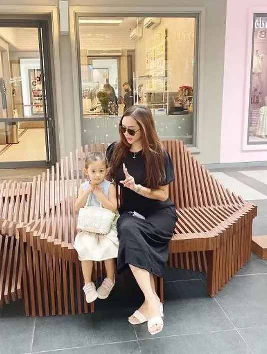 Aura Kasih sayang anak [Instagram/aurakasih]