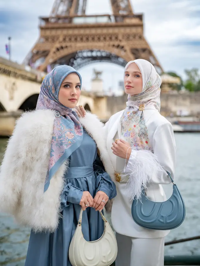 Buttonscarves Luncurkan Koleksi Emily in Paris