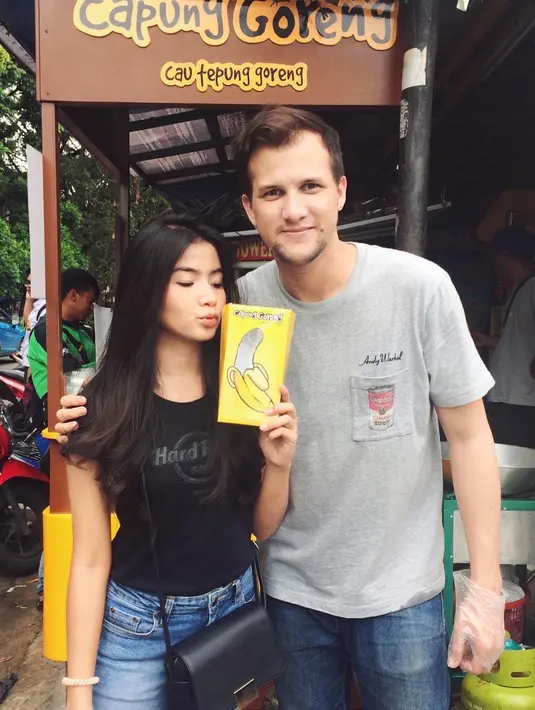 Tampaknya pisang goreng bikinan Stuart Collin ini disukai orang-orang. Lantaran jualannya selalu habis habis. (Foto: instagram.com/vinanhs)