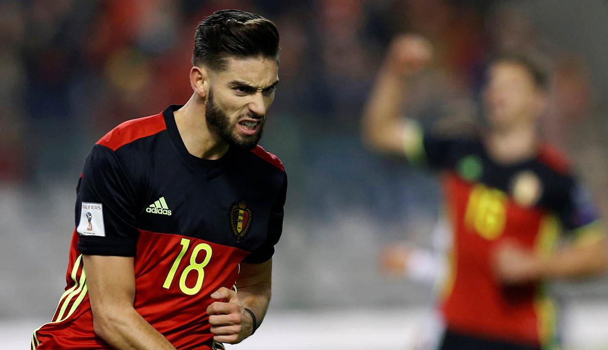 Gelandang Belgia, Yannick Carrasco, merayakan gol yang dicetaknya ke gawang Estonia. (Reuters/Francois Lenoir)
