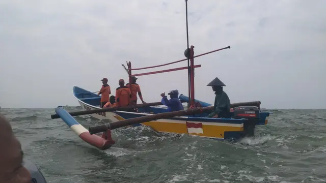 Operasi pencarian perahu hilang di perairan Nusakambangan, Cilacap, Jawa Tengah. (Foto: Liputan6.com/Basarnas)