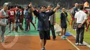 Pelatih Timnas U19, Indra Sjafri mengacungkan dua jempol dan larut dalam selebrasi kemenangan (Liputan6.com/Helmi Fithriansyah) 