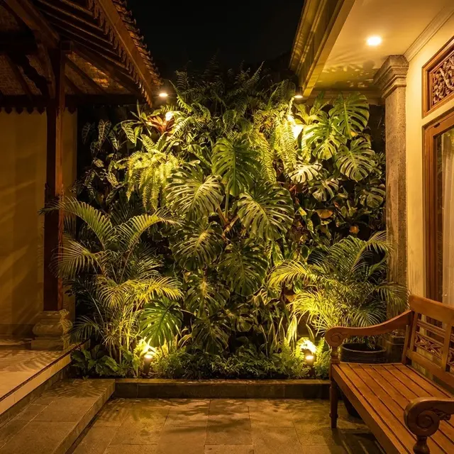 Desain Teras Rumah Kecil Tapi Asri dengan Kebun Vertikal