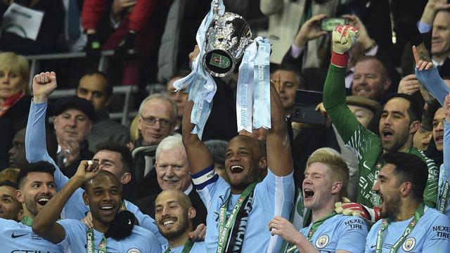 FOTO: Bungkam Arsenal, Manchester City Raih Trofi Perdana Musim 2017/2018
