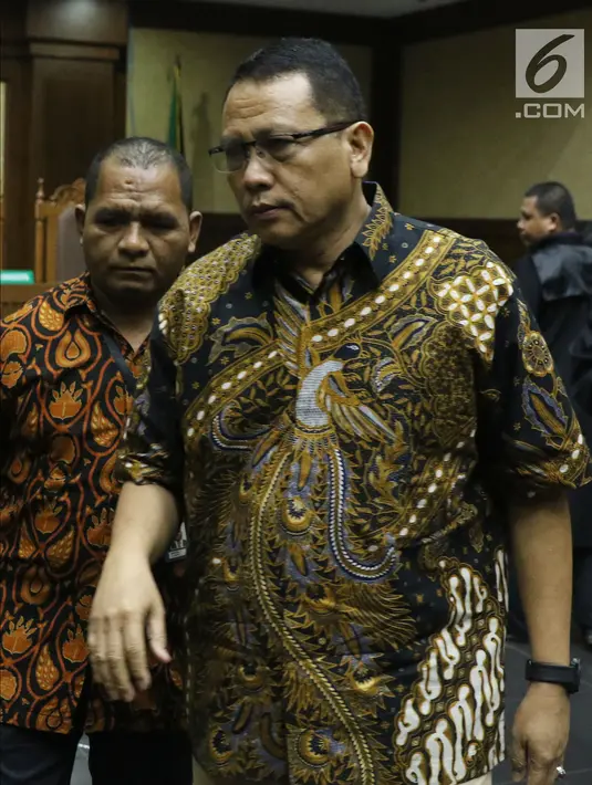 Mantan Kapusdatin Kemendagri, Dudy Jocom usai sidang putusan suap pengadaan dan pelaksanaan pembangunan kampus IPDN Sumbar Kab Agam 2011 di Pengadilan Tipikor Jakarta, Rabu (14/11). Dudy divonis empat tahun penjara. (Liputan6.com/Helmi Fithriansyah)