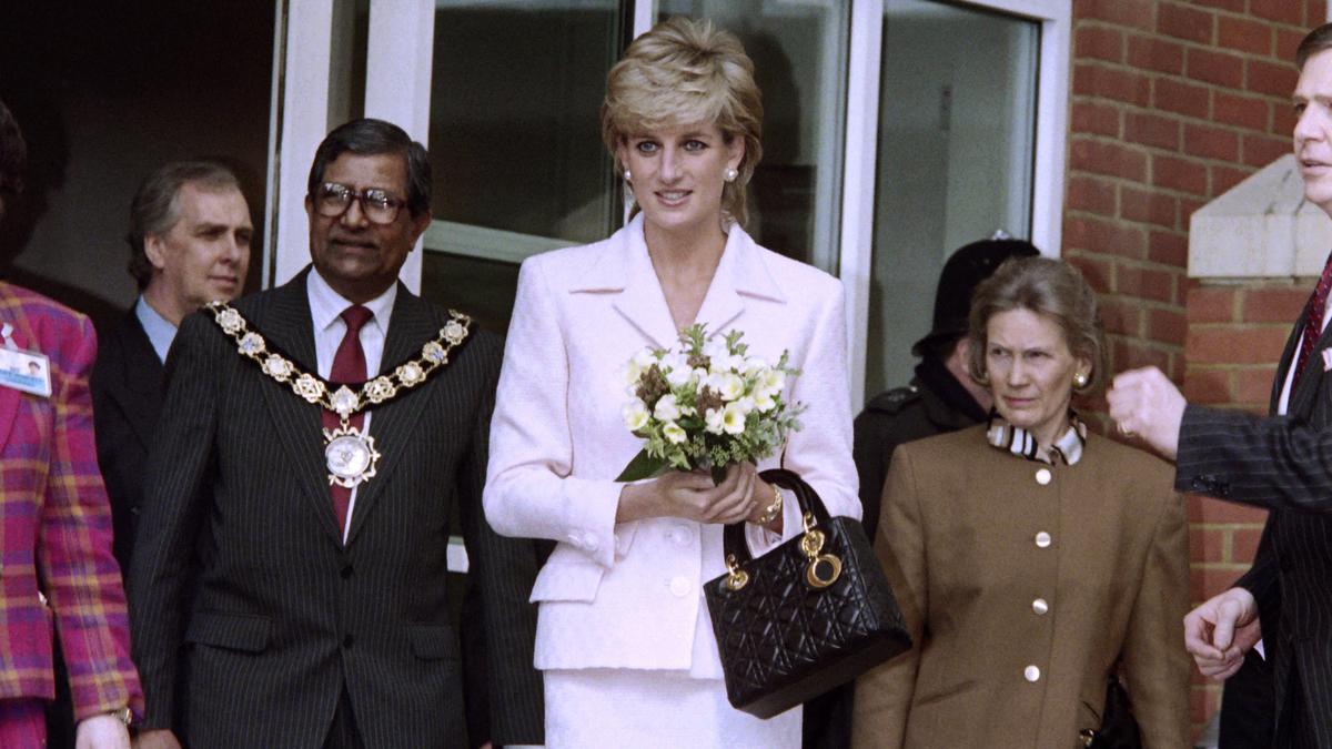 Dating a Muslim Doctor, Princess Diana Once Asked About Interfaith Marriage in Islam thumbnail