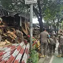 Satpol PP Tertibkan Bangunan Liar di Jalan Raya Juanda Depok