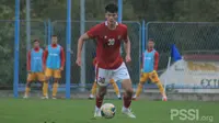 Elkan Baggot menjalani debutnya bersama Timnas U-19 Indonesia saat melawan Makedonia Utara dalam laga uji coba di  Stadion NK Junak Sinj, Split, Minggu (11/10/2020). (foto: PSSI)
