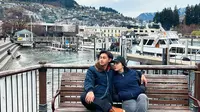 Dalam berbagai foto, mereka tampak mesra, saling tersenyum, dan menikmati waktu berdua. Felicya terlihat menawan dengan gaya kasual dan winter fashion, sementara Hito tampil gagah dalam balutan jaket tebal. Queenstown, yang dikenal sebagai destinasi impian bagi para pelancong, memberikan latar belakang sempurna untuk foto-foto penuh cinta mereka. (Liputan6.com/IG/@felicyangelista_)