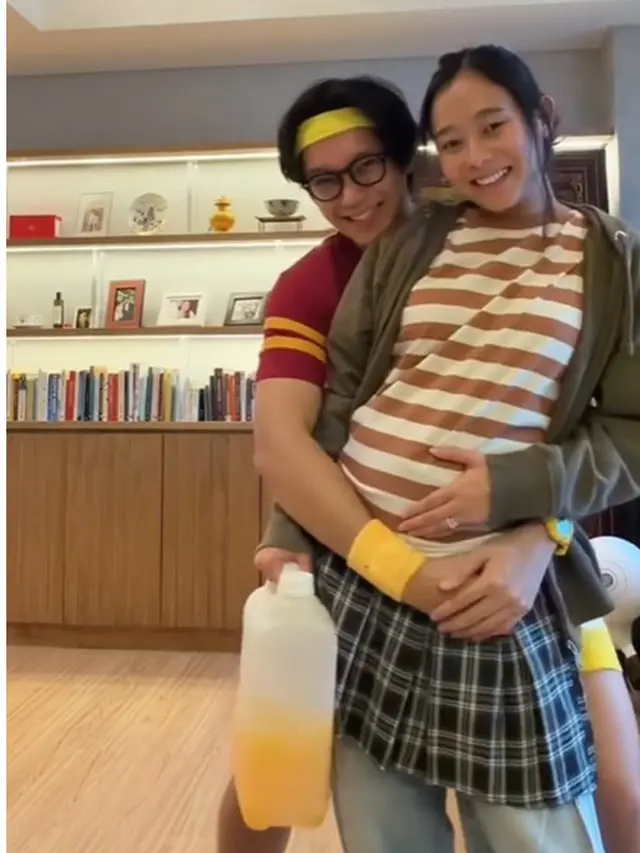 6 Potret Bahagia Dhika Himawan dan Brandon Salim Umumkan Kehamilan Pertama