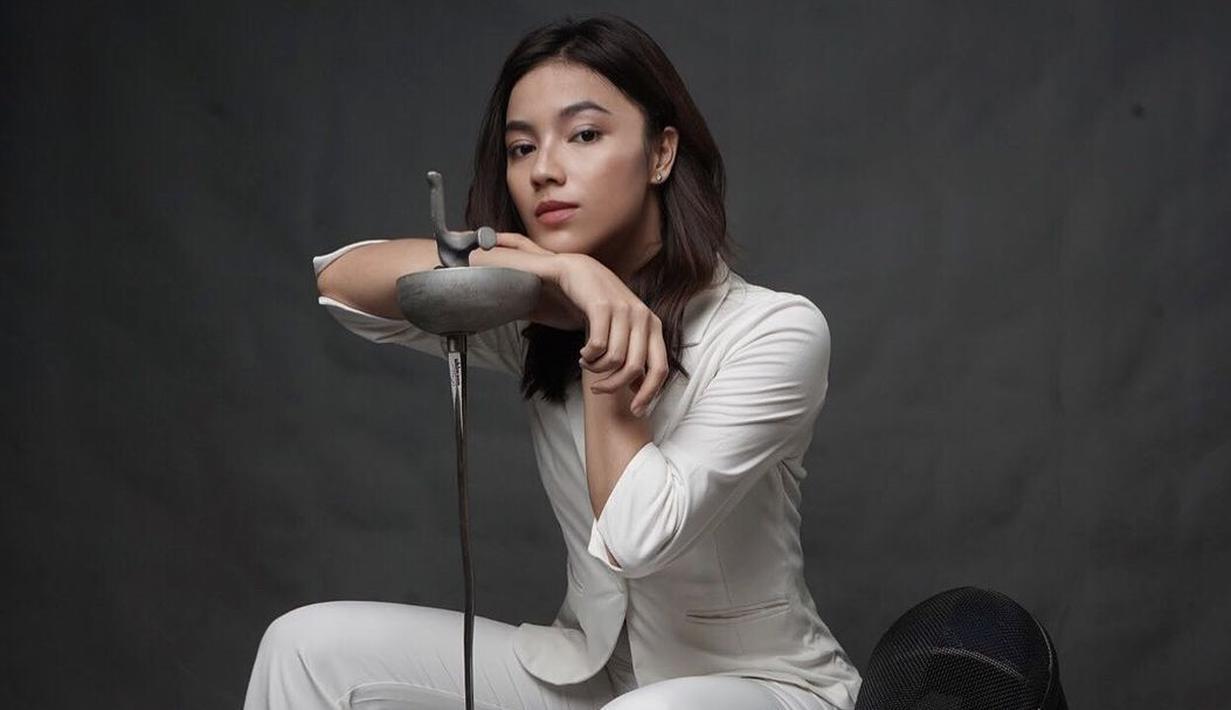 Meski saat ini ia terjun di dunia sepakbola sebagai marketing tim namun jauh sebelumnya Gasya Karen telah lebih dulu menggeluti olahraga anggar. (Dok Instagram @gasyakaren)