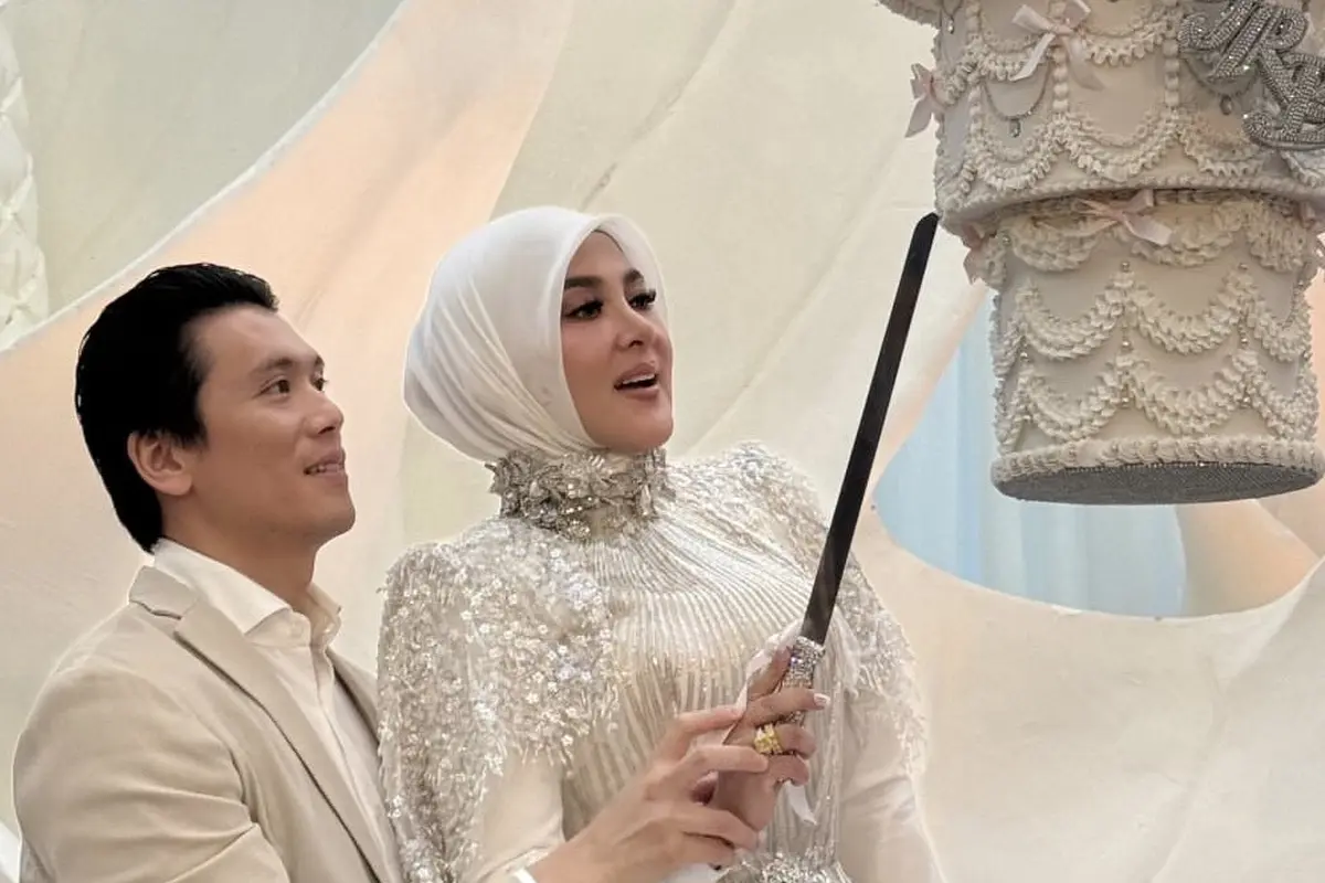 Syahrini saat rayakan ulang tahun ke-45
