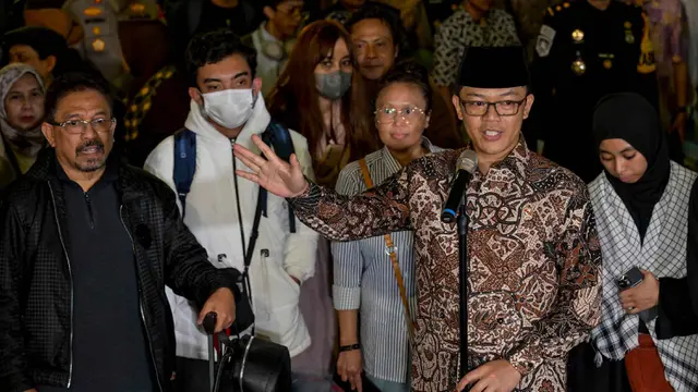Disambut Menlu Sugiono, 22 WNI dari Iran Tiba di Bandara Soekarno-Hatta Tangerang Banten
