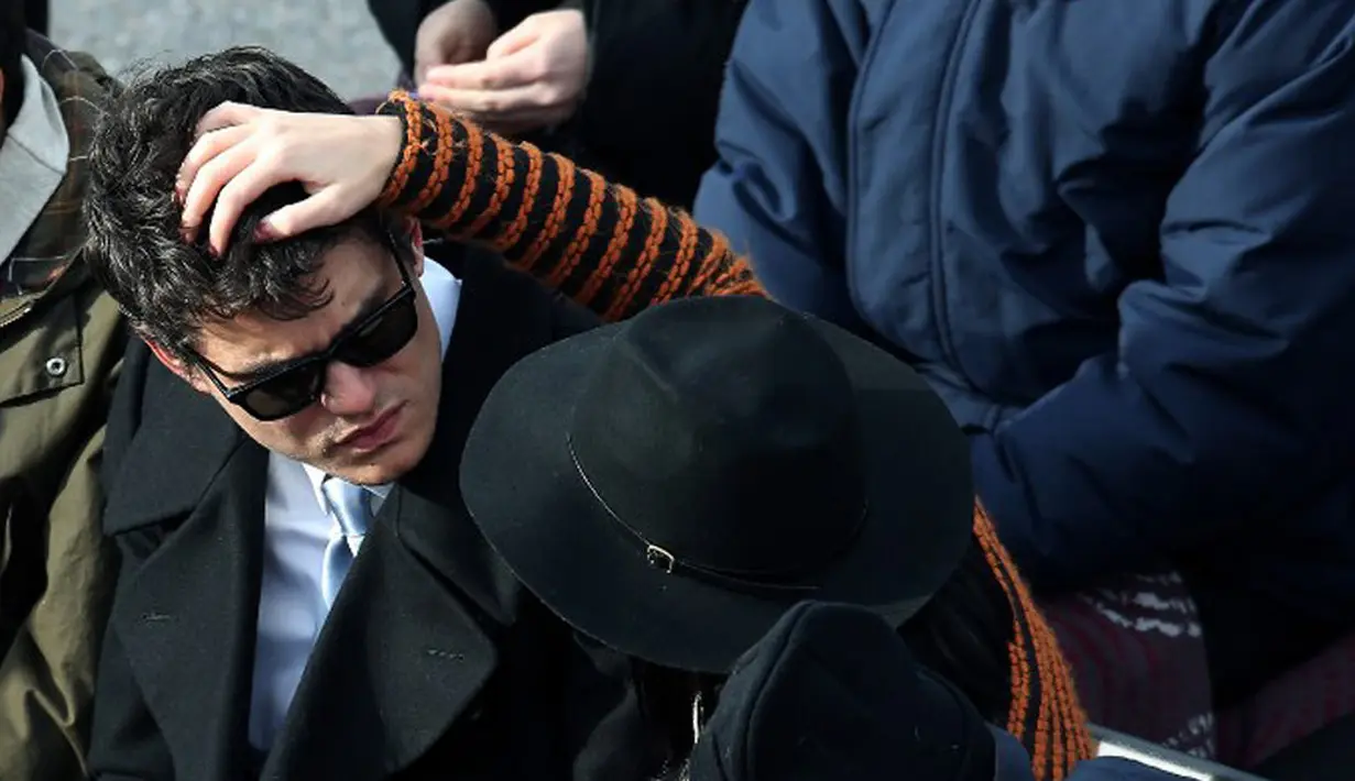 John Mayer selalu berusaha untuk mencuri hati Katy Perry dengan mengirimkan bunga dan bait-bait puisi. Baru-baru ini John juga merilis single terbaru berjudul “"Still Feel Like Your Man” yang kabarnya cerita soal Katy. (AFP/Bintang.com)