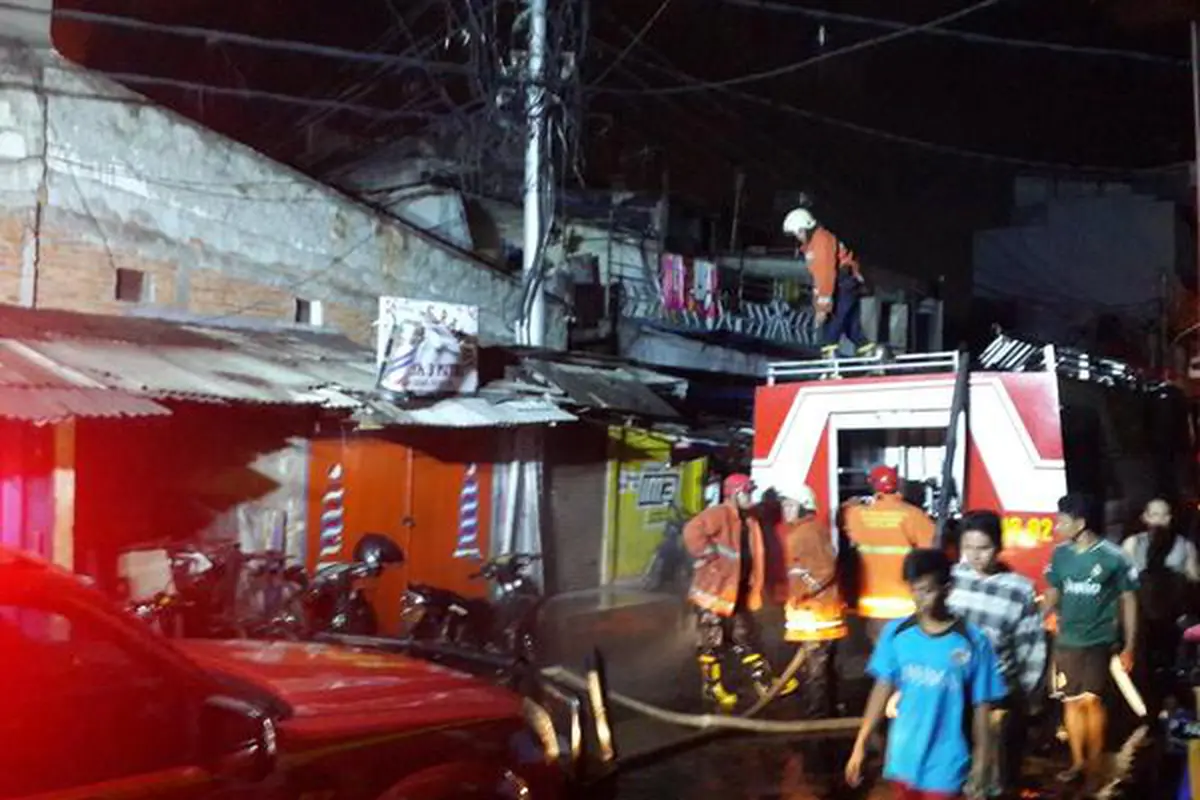 Jago Merah Hanguskan Rumah Padat Penduduk di Sawah Besar Jakpus
