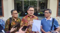 Mantan Komisioner Bawaslu Agustiani Tio Fridelina menggugat penyidik Komisi Pemberantasan Korupsi (KPK) Rossa Purbo Bekti secara perdata ke Pengadilan Negeri Bogor Kelas IA di Jalan Pengadilan, Bogor, Jawa Barat, Selasa (11/2/2025). (Liputan6.com/Achmad Sudarno).