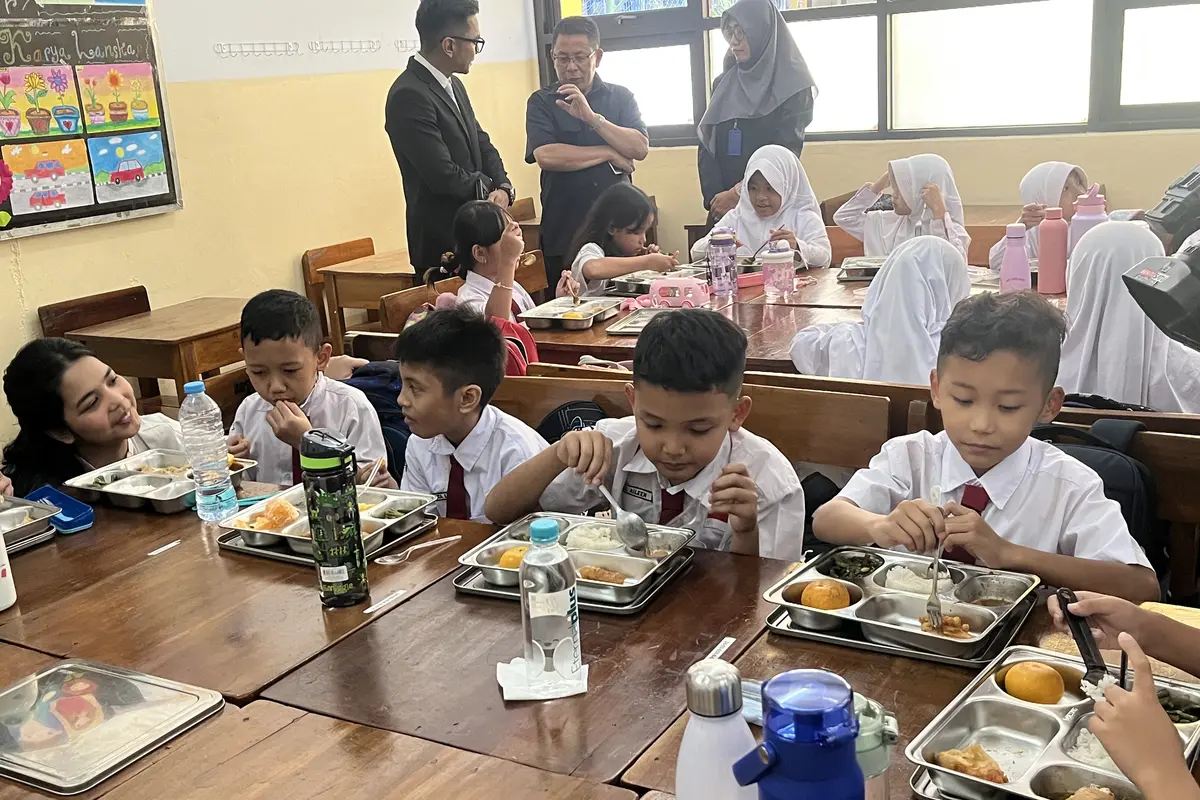 Program Makan Bergizi Gratis (Program MBG) untuk anak sekolah di Jakarta mulai berjalan pada, Senin (6/1/2025).