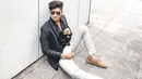 Adik dari Ammar Zoni ini juga beberapa kali terlihat mengunggah foto saat menggunakan kemeja hitam lengkap dengan setelan jas berwarna senada. Bahkan, untuk melengkapi penampilannya, ia memilih untuk menggunakan aksesoris jam tangan dan kacamata. (Liputan6.com/IG/@real_aditya1)