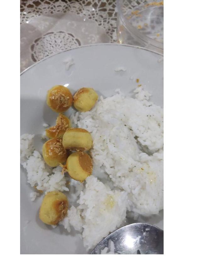 Enggak Habis Pikir, 6 Potret Nasi Lauk Kue dan Roti Ini Bikin Geleng Kepala