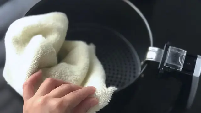 ilustrasi air fryer/SalmySaznira/shutterstock