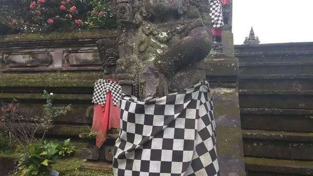 Patung Pura Dirusak