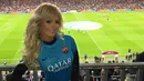 Jhenny Andrade, juga pernah menonton langsung saat Neymar bertanding di Stadion Camp Nou, Barcelona. (Instagram)