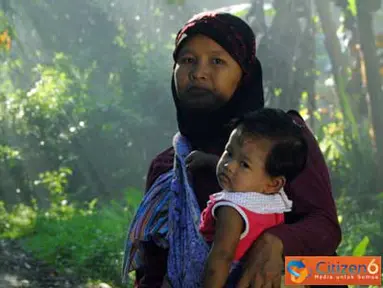 Citizen6, Karawang: Kasih sayang seorang ibu kepada buah hatinya. (Pengirim: Deni Iskandar)