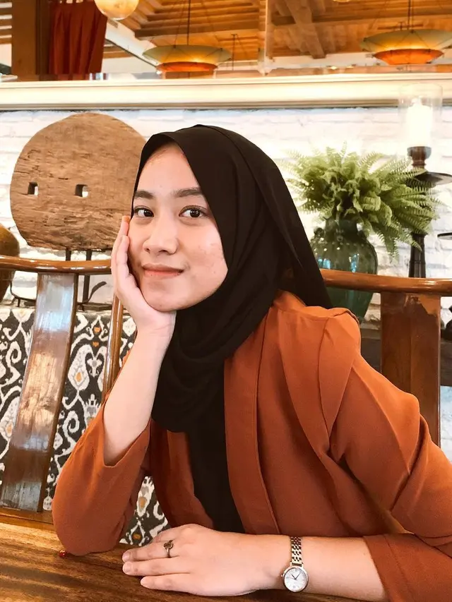 6 Potret Sella Brata, Sepupu Nagita Slavina yang Jarang Tersorot
