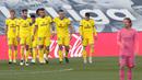 Para pemain Cadiz merayakan gol yang dicetak oleh Anthony Lozano ke gawang Real Madrid pada laga Liga Spanyol di Stadion Alfredo Di Stefano, Minggu (18/10/2020). Real Madrid takluk dengan skor 1-0. (AP/Bernat Armangue))