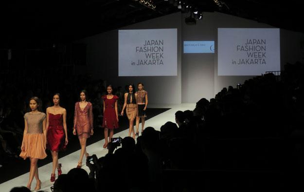 Runway Motonari Ono | copyright vemale.com