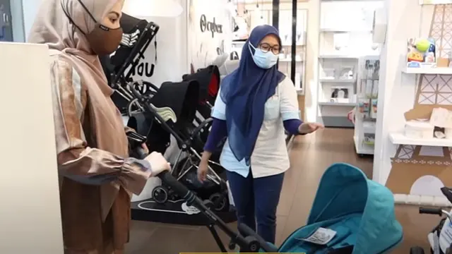 6 Momen Vebby Palwinta dan Suami Belanja Perlengkapan Bayi, Seru