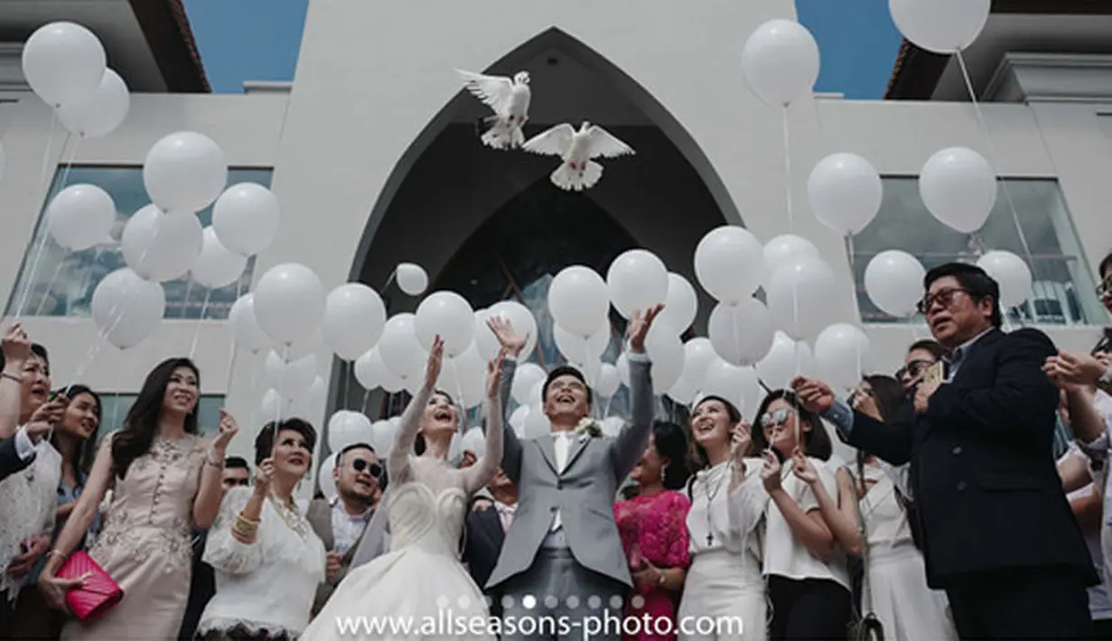 Selama tiga tahun berpacaran, Dion dan Fiona memang selalu memberikan masukan yang sifatnya mendukung. Lantaran itu, keduanya bisa melanjutkan hubungannya sampai ke jenjang pernikahan. (Instagram/dionwiyoko)