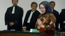 Ratu Atut yang datang menegenakan baju batik berwarna coklat di Pengadilan Tindak Pidana Korupsi, Selasa (6/5/2014) (Liputan6.com/Johan Tallo)