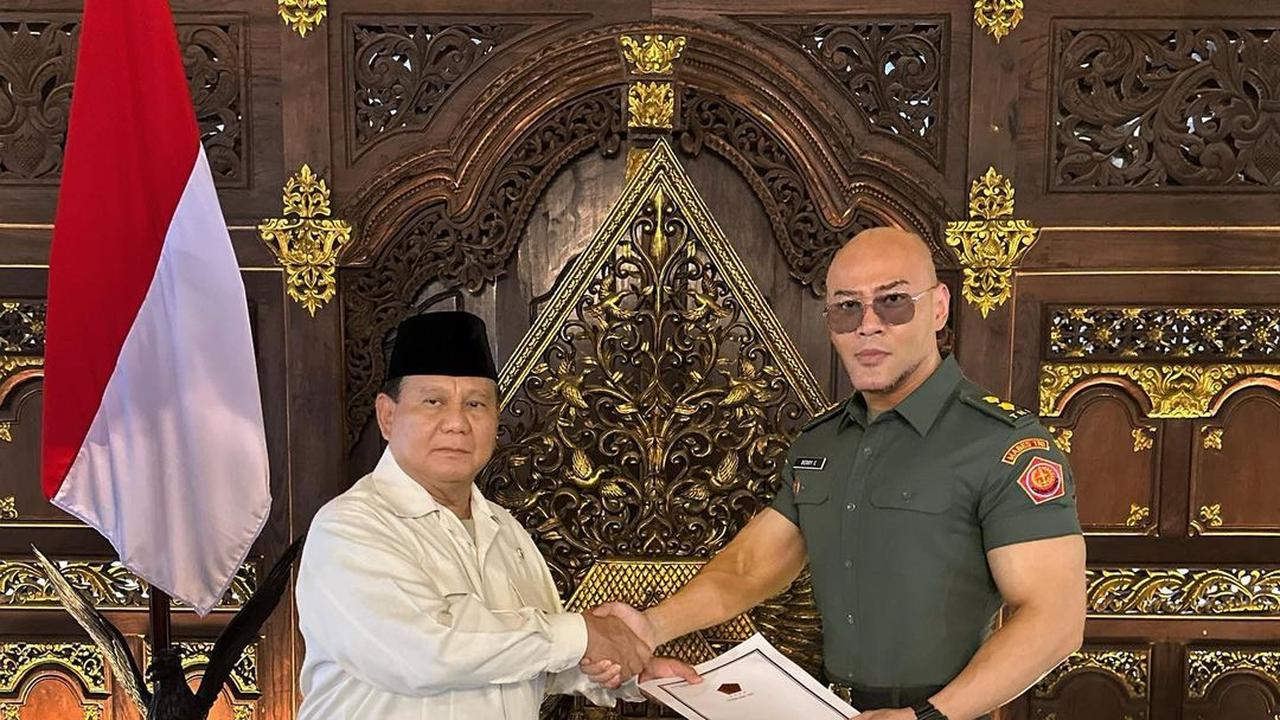 5 Potret Deddy Corbuzier Dapat Pangkat Letnan Kolonel Tituler Angkatan Darat, Bangga