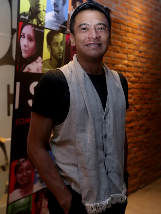 "Saya menyesalkan. Toh penonton Indonesia pintar-pintar kok. Teman-teman di sini ngejalanin proses pembuatan film dengan sepenuh hati," ucap Aktor Terbaik Asian Film Award 2012 itu. (Andy Masela/Bintang.com)