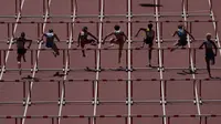 Para atlet berlomba di nomor lari gawang 100m putri Kejuaraan Dunia Atletik 2015 di Stadion Nasional, Beijing, Tiongkok. (27/8/2015). (AFP Photo/Johannes Eisele)