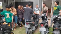 Polisi menyita barang bukti hasil pencurian sepeda motor dari komplotan yang selama ini meresahkan warga Pekanbaru. (Liputan6.com/M Syukur)