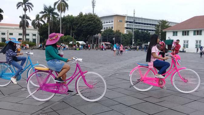 Nuansa kota tempo dulu masih kental di kawasan yang berada di Jakarta Barat ini. Gedung-gedung berarsitektur Belanda kokoh berdiri di setiap sudutnya. (Foto: Liputan6/Maria Flora)